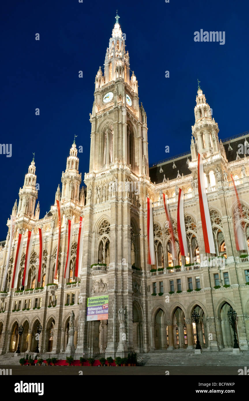 VIENNA, Austria - Vienna, Austria - Neues Rathaus, Vienna il neo-gotico del Municipio. Progettato da Friedrich Schmidt e modellata sul municipio di Bruxelles. Foto Stock