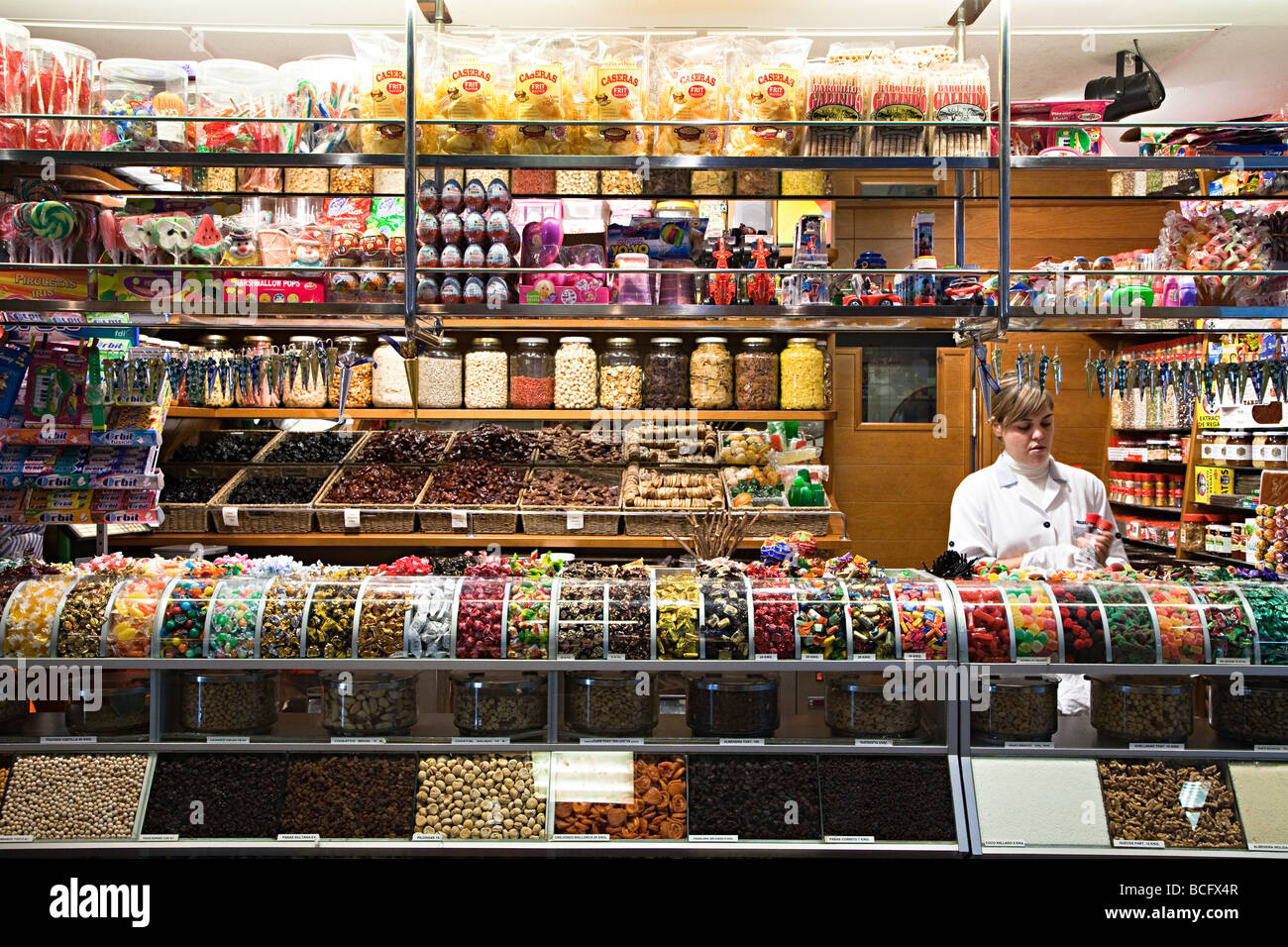 Sweetshop nel mercato coperto Mercat de l'Olivar Palma Mallorca Spagna Spain Foto Stock