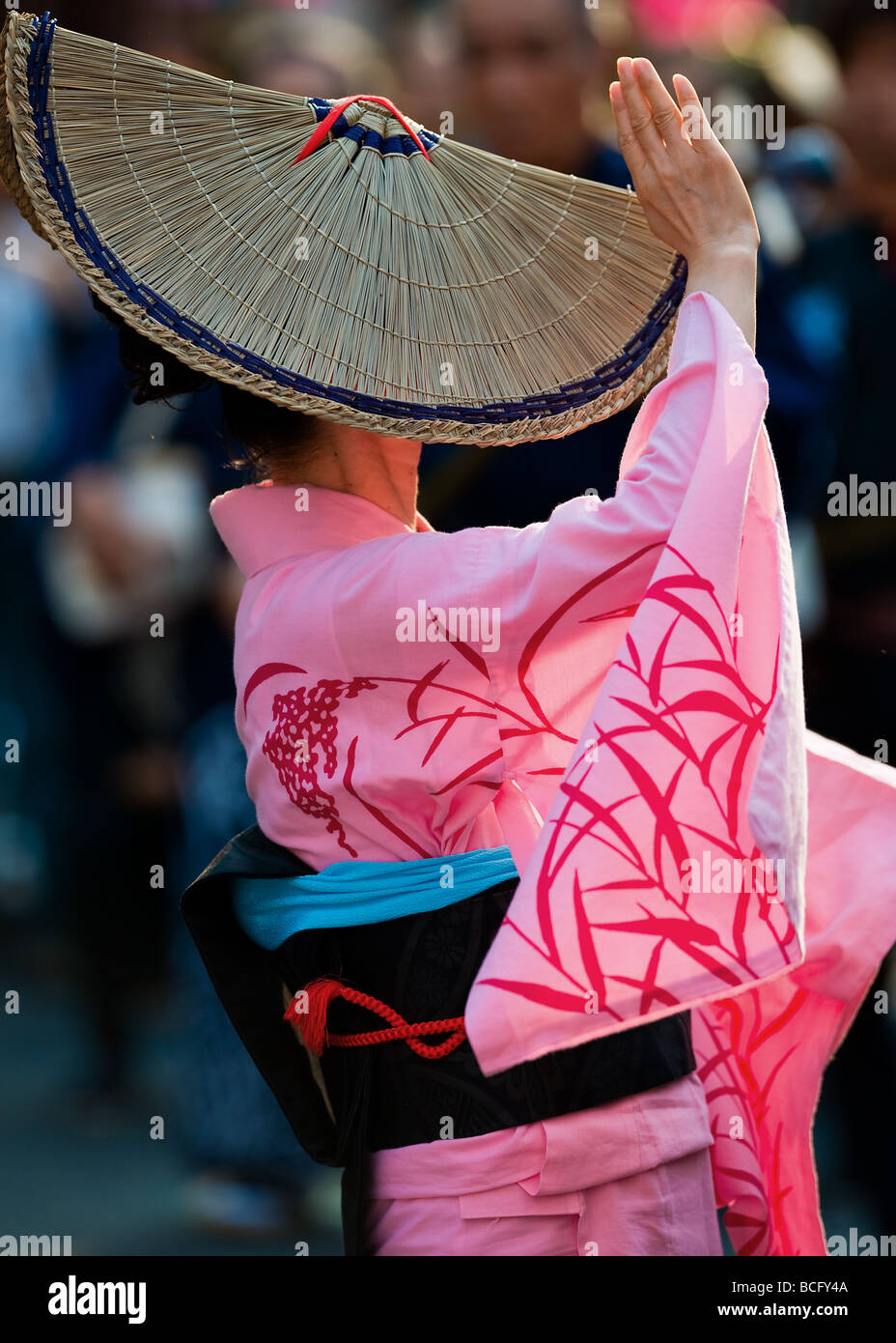 Giapponese di Odori Awa ballerino in abbigliamento tradizionale ad un Festival estivo - Tokyo, Giappone Foto Stock
