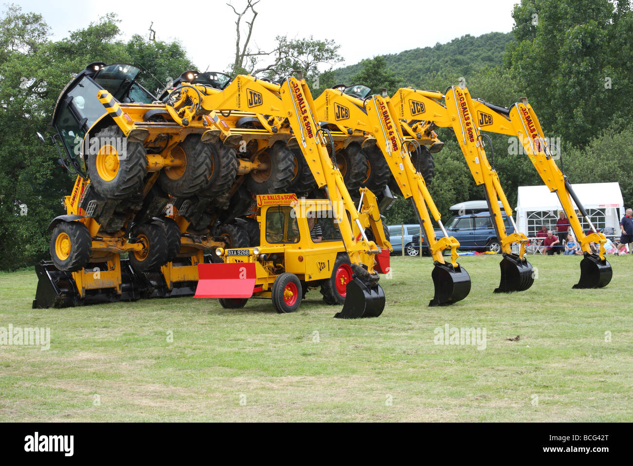 J C sfere, JCB Team Display a Ambergate, Derbyshire, England, Regno Unito Foto Stock