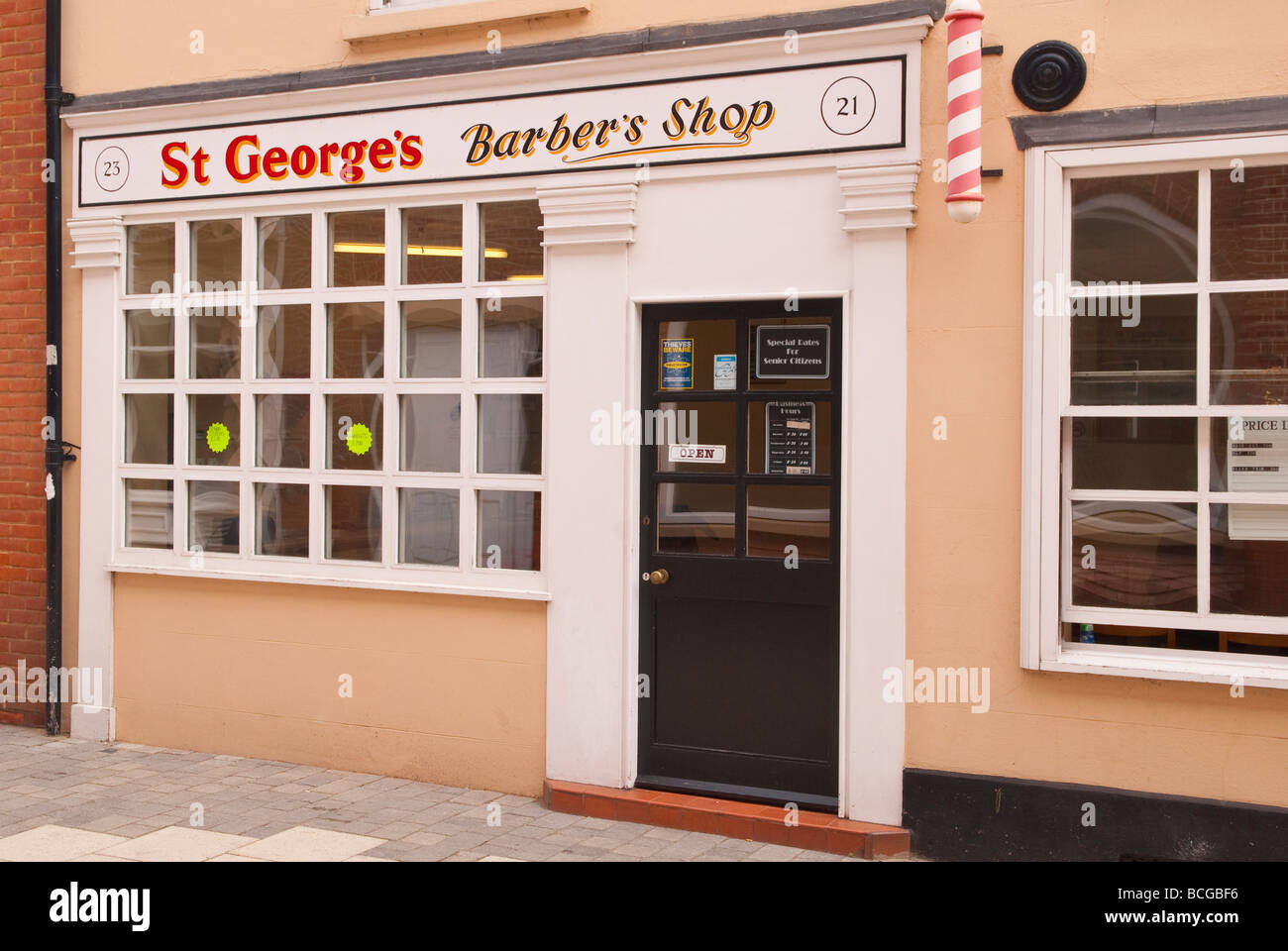 St Georges Barbieri shop store in Norwich Norfolk Regno Unito Foto Stock