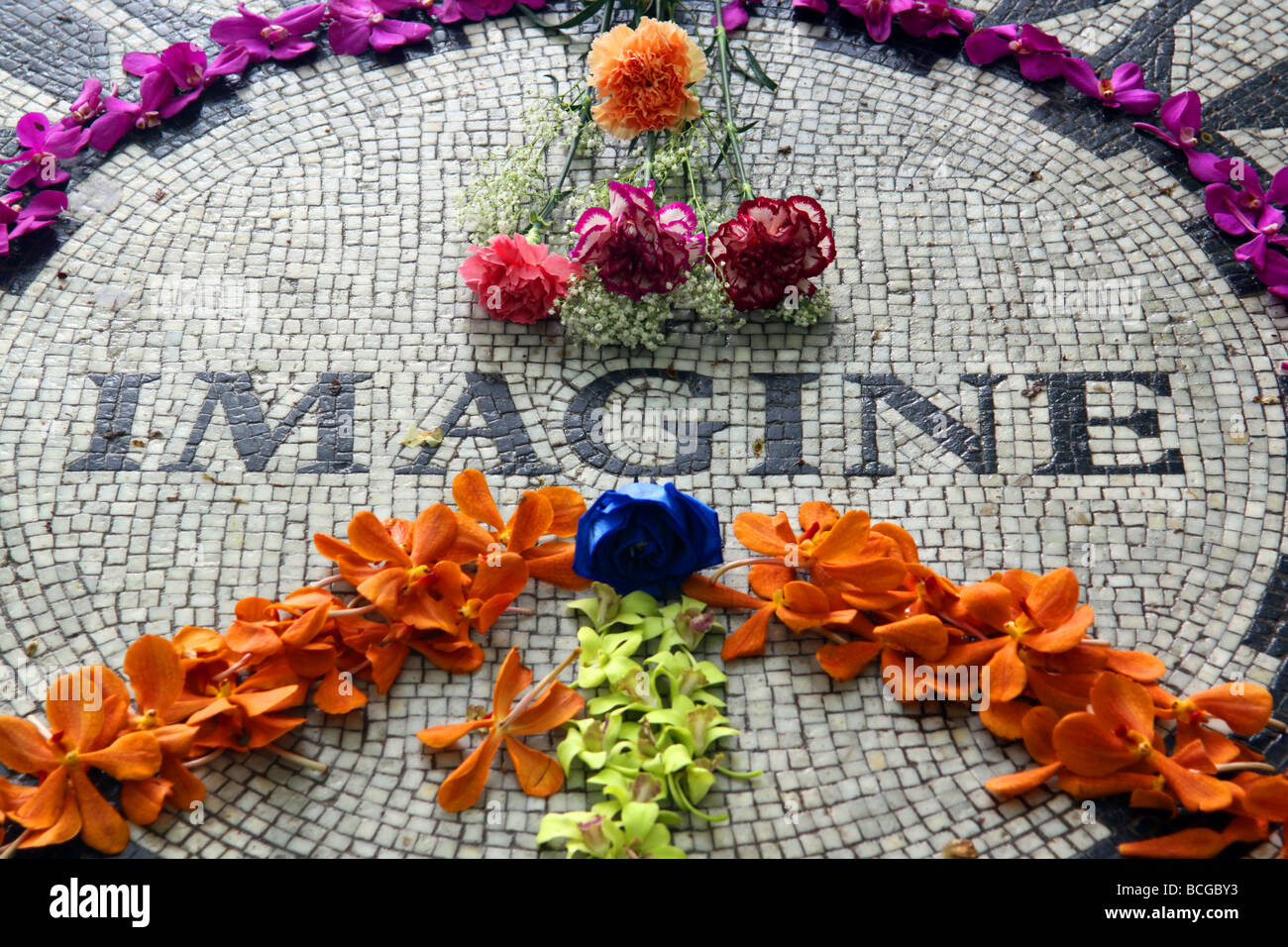John Lennon memorial presso la sommità del Strawberry Fields, al Central Park di New York - installato da Yoko Ono Foto Stock