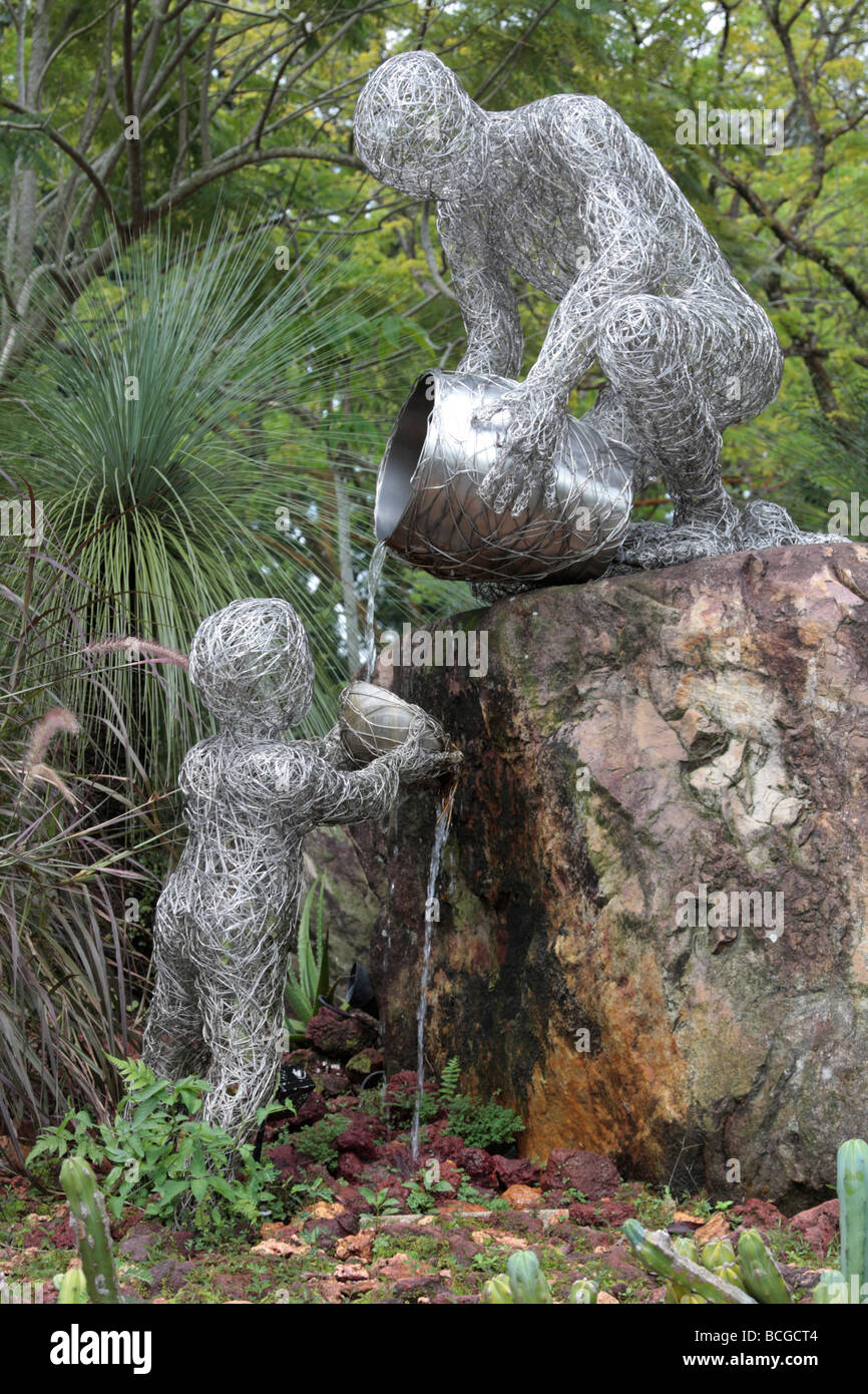 La scultura chiamato il passaggio delle conoscenze da Victor Tan Wee Tar in i Giardini Botanici di Singapore finanziato dal Rotary Club Foto Stock
