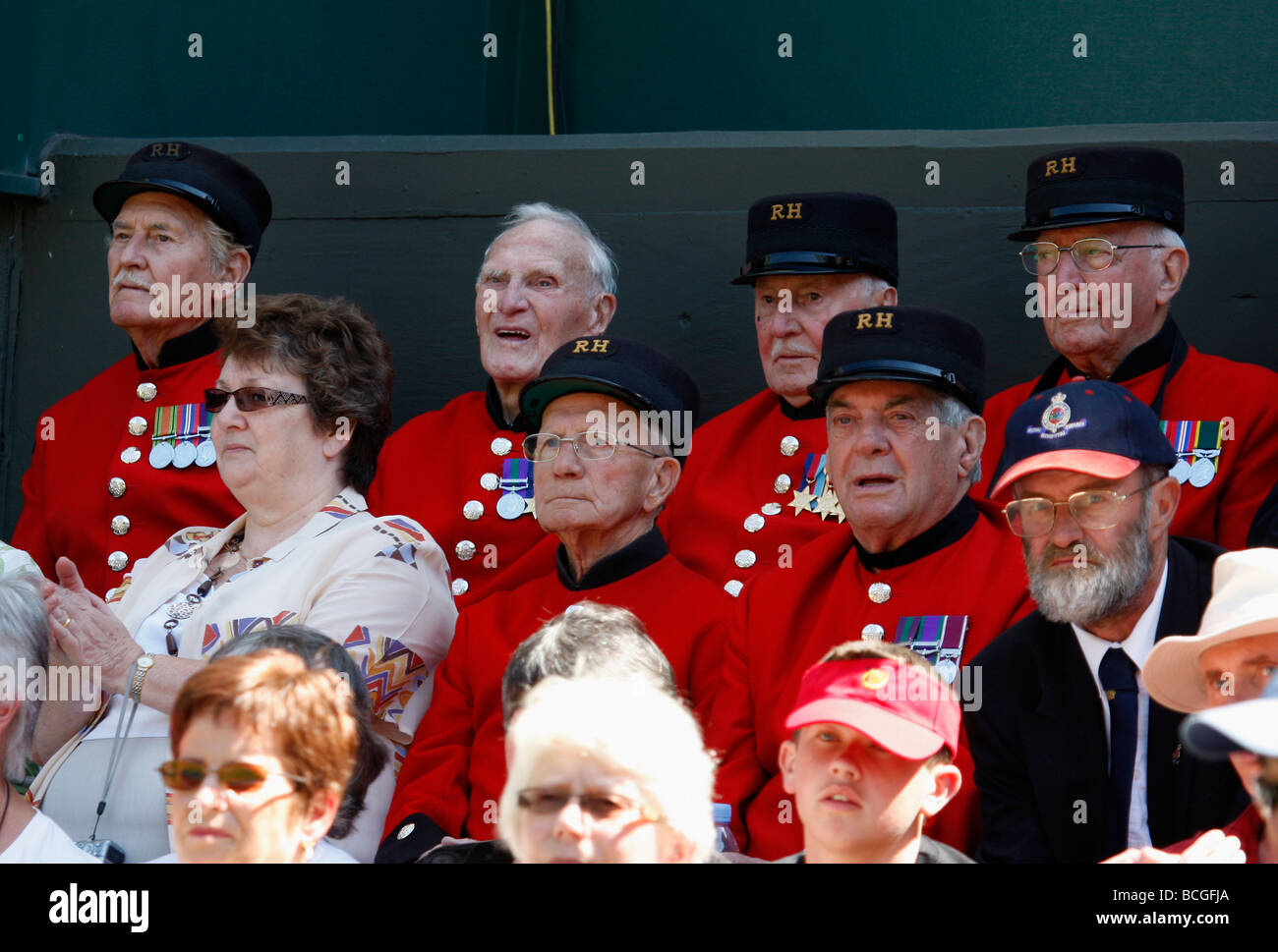 Chelsea pensionati guardare la partita di tennis a Wimbledon Championships 2009 Foto Stock