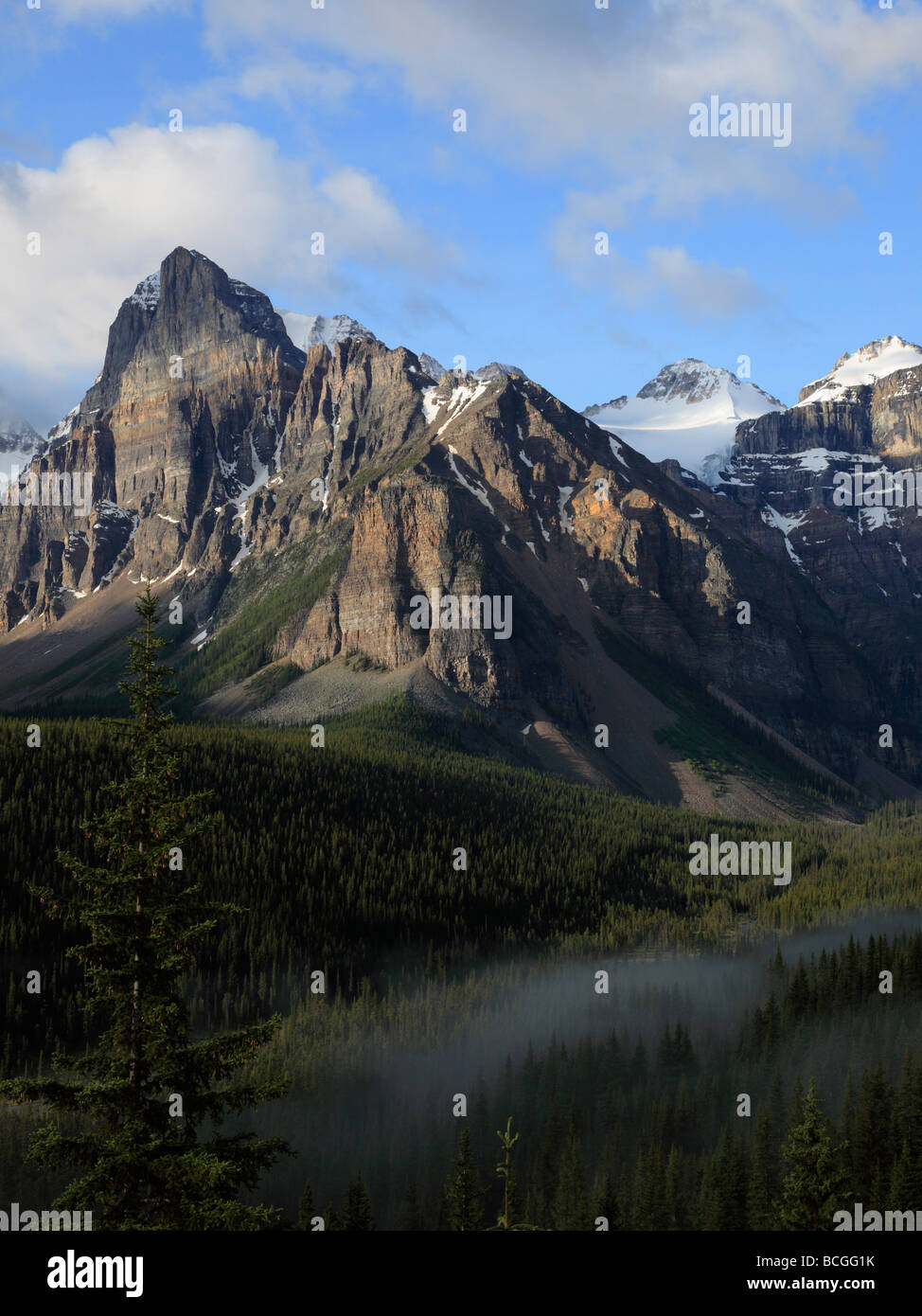Canada Alberta Banff National Park Valle dei dieci picchi delle montagne rocciose Foto Stock