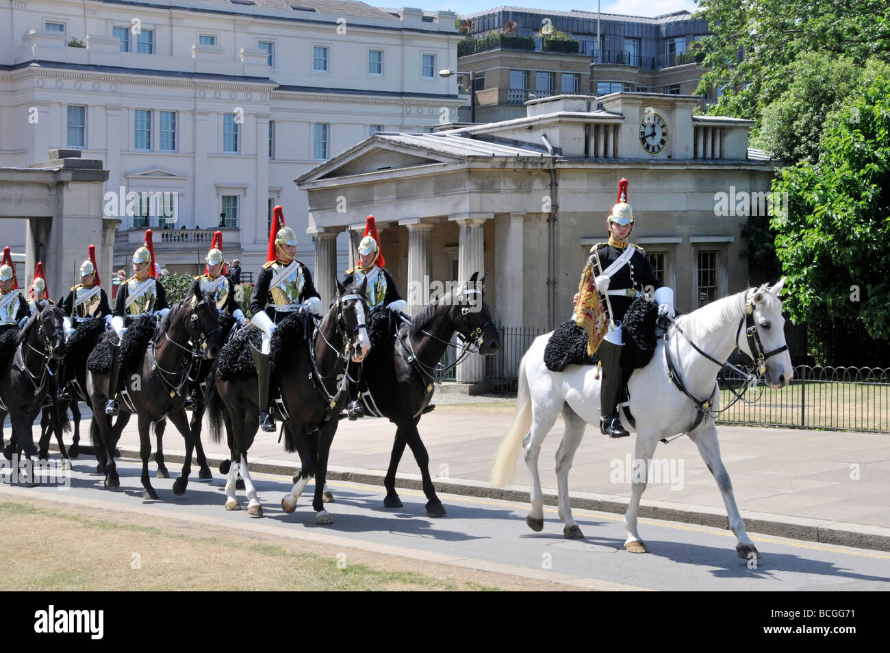 Hyde Park London Royal Horse Guards della cavalleria della famiglia tornando fron cambiando la protezione dei dazi Foto Stock