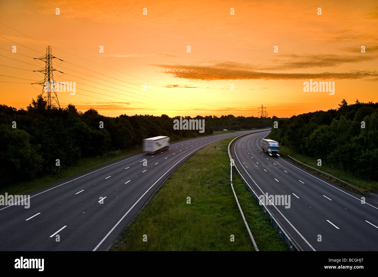 A3 a doppia carreggiata a Burpham vicino a Guildford presso Sunrise Surrey in Inghilterra REGNO UNITO Foto Stock
