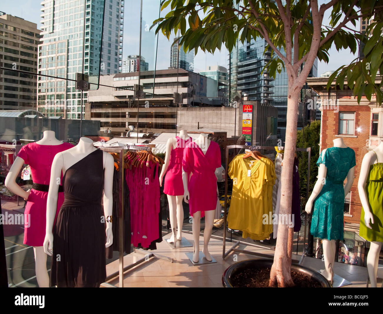 Angolo di Banana Fashion Shop Robson Street città di Vancouver Canada America del Nord Foto Stock