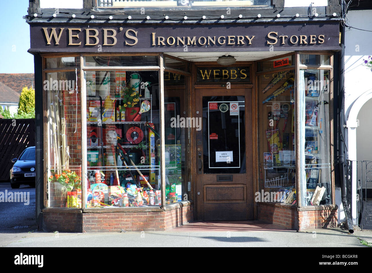 Negozio di ferramenta, High Street, Tenterden, Kent, England, Regno Unito Foto Stock