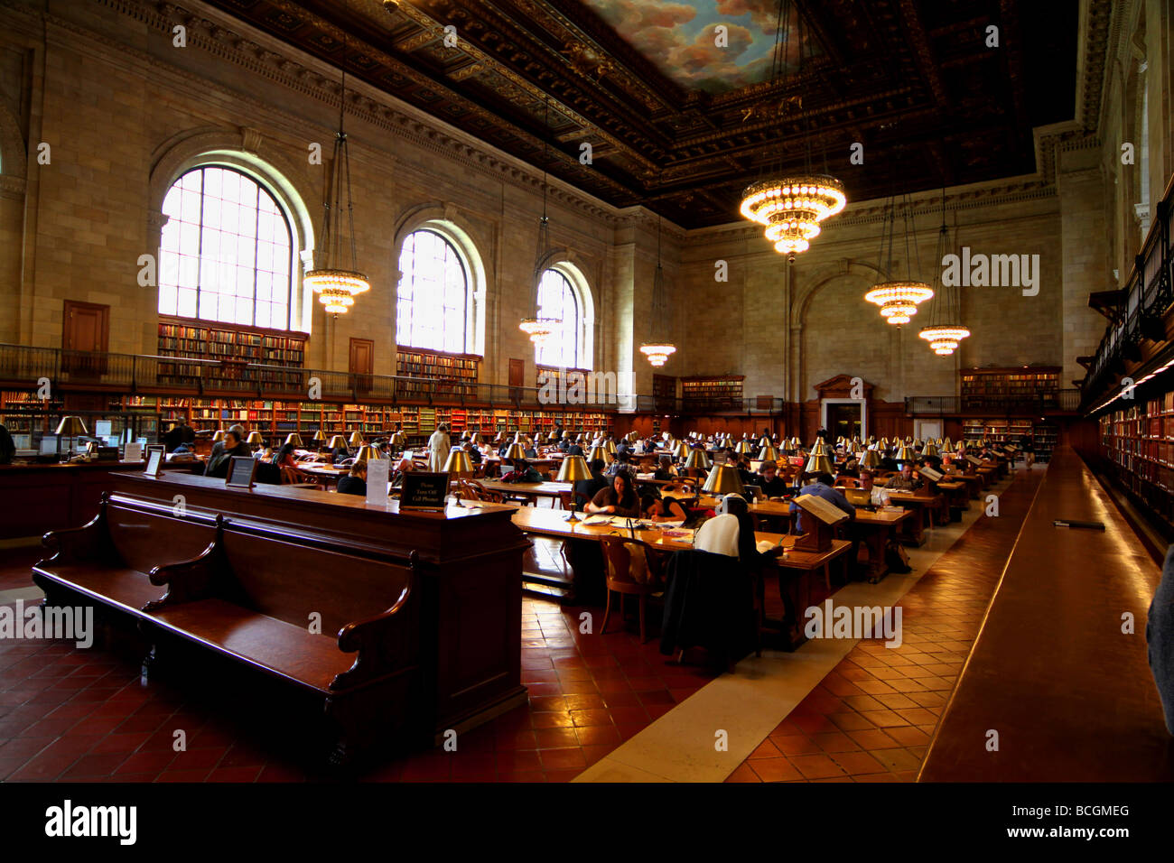 All'interno della Biblioteca Pubblica di New York nel centro di Manhattan, New York Foto Stock