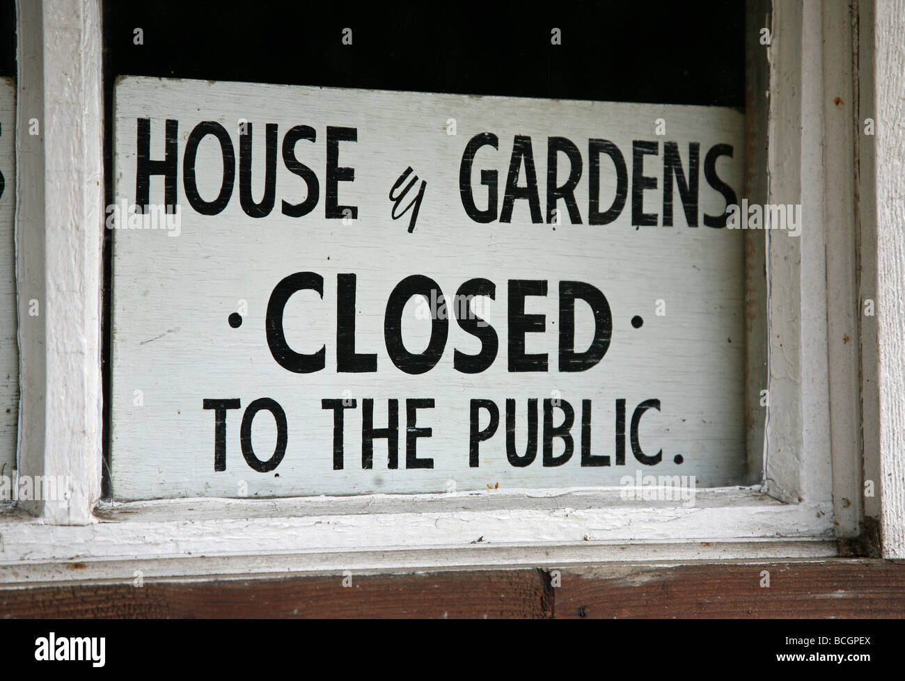 Un cartello che diceva la casa e il giardino chiuso al pubblico Foto Stock