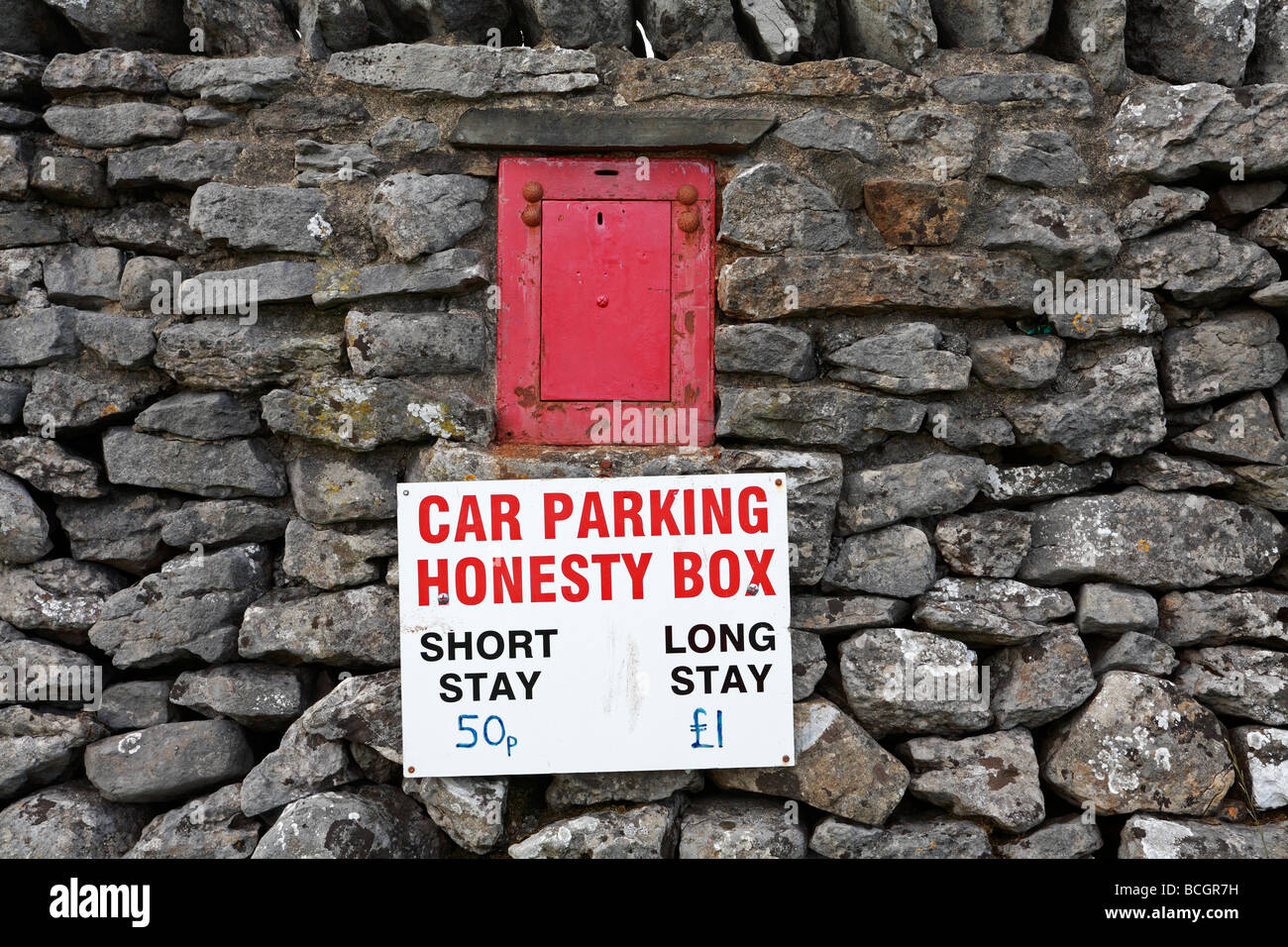 Parcheggio auto onestà Casella in Dale Head, Pen-y-Ghent, Yorkshire Dales National Park, North Yorkshire, Inghilterra, Regno Unito. Foto Stock