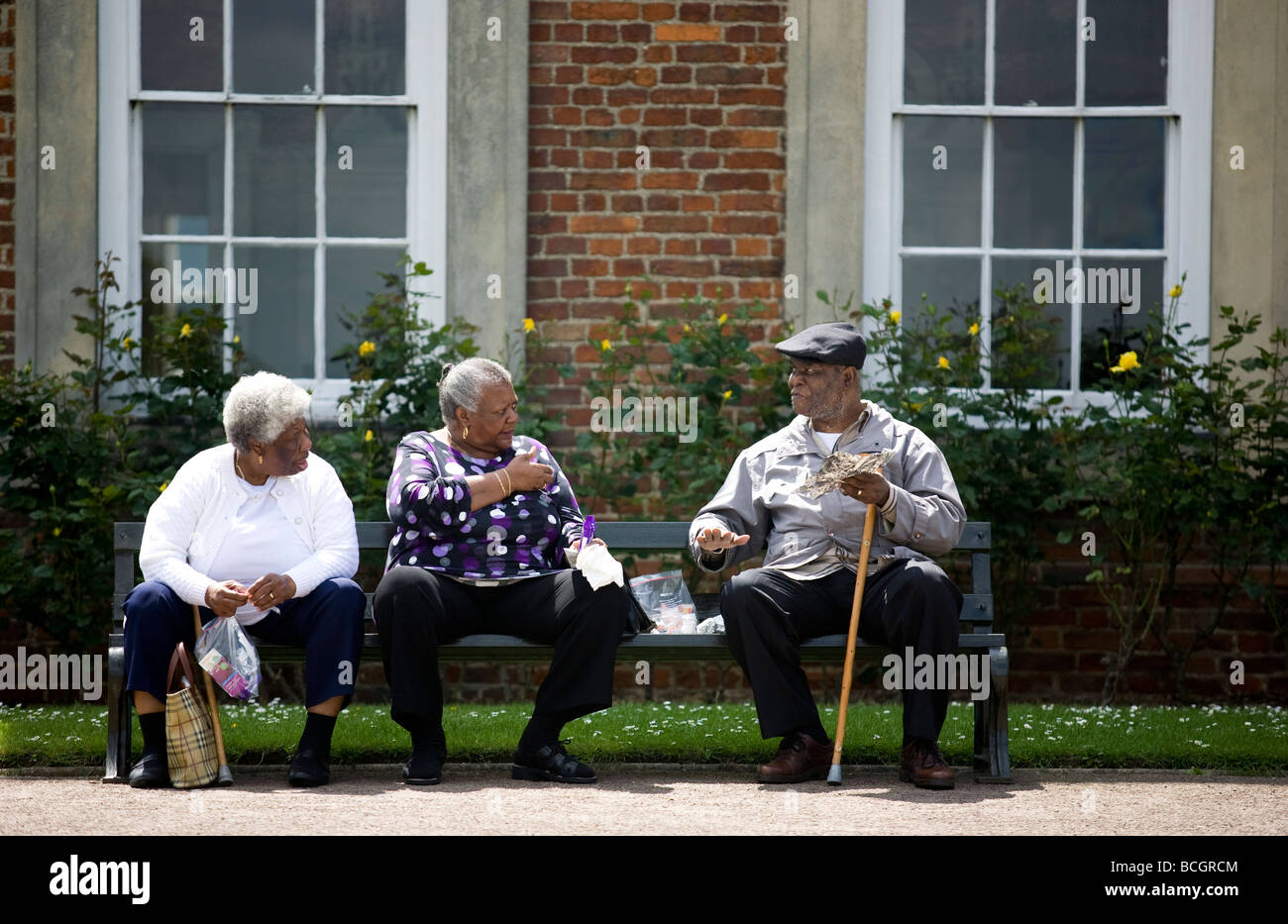 Le persone anziane in un giorno a Londra Foto Stock