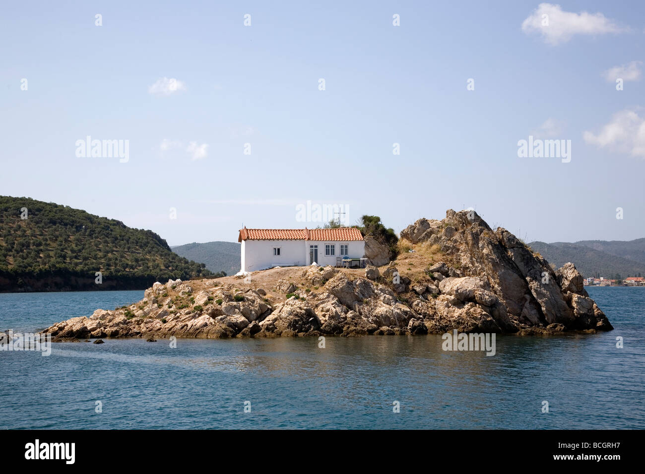 Cappella sulla piccola isola di Lesbo Foto Stock