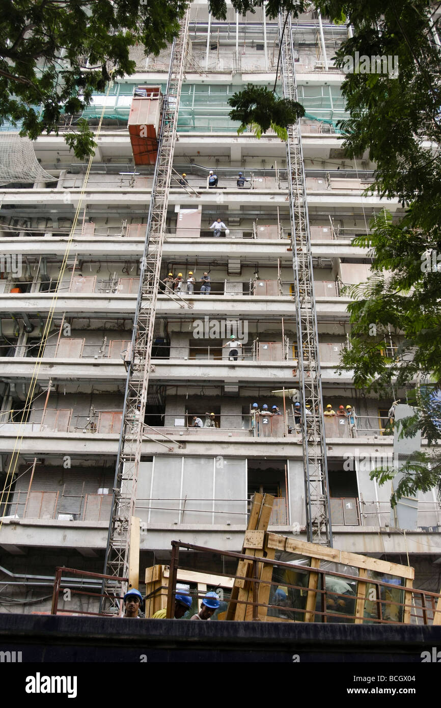 Costruzione di Antilla, l'uomo d'affari indiano Mukesh Ambani, edificio a 27 piani a Mumbai, la residenza privata più costosa del mondo una volta costruita. Foto Stock