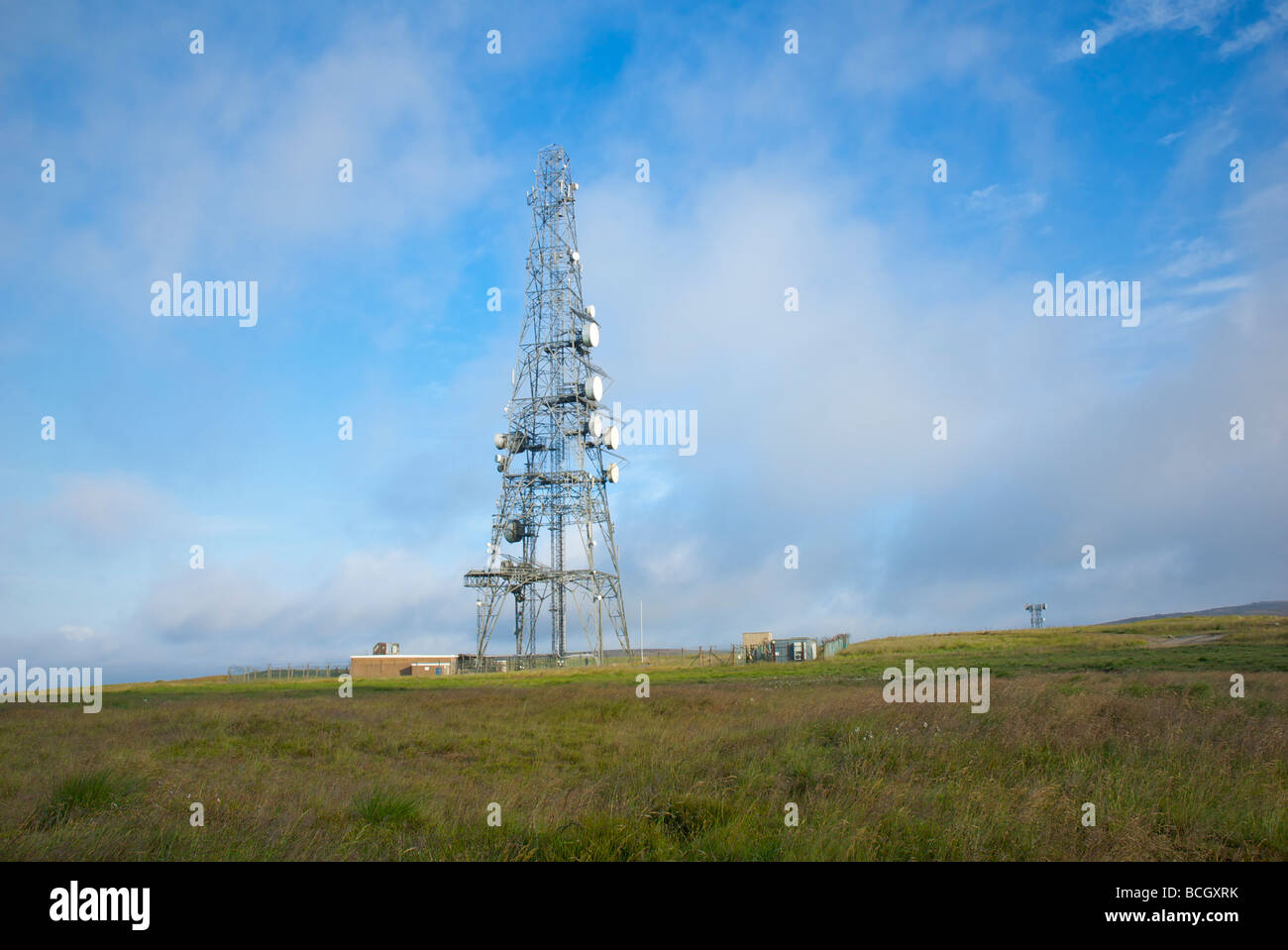 Montante di comunicazioni a Windy Hill, Saddleworth Moor, Lancashire, Inghilterra, Regno Unito Foto Stock