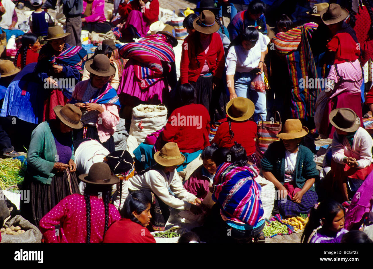 Pisac Market . Valle di Urubamba . Perú. Foto Stock