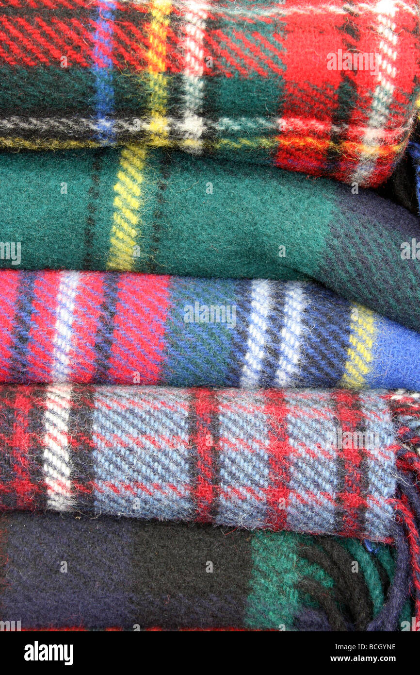 Pila di fogli piegati tartan scozzese coperte Foto Stock