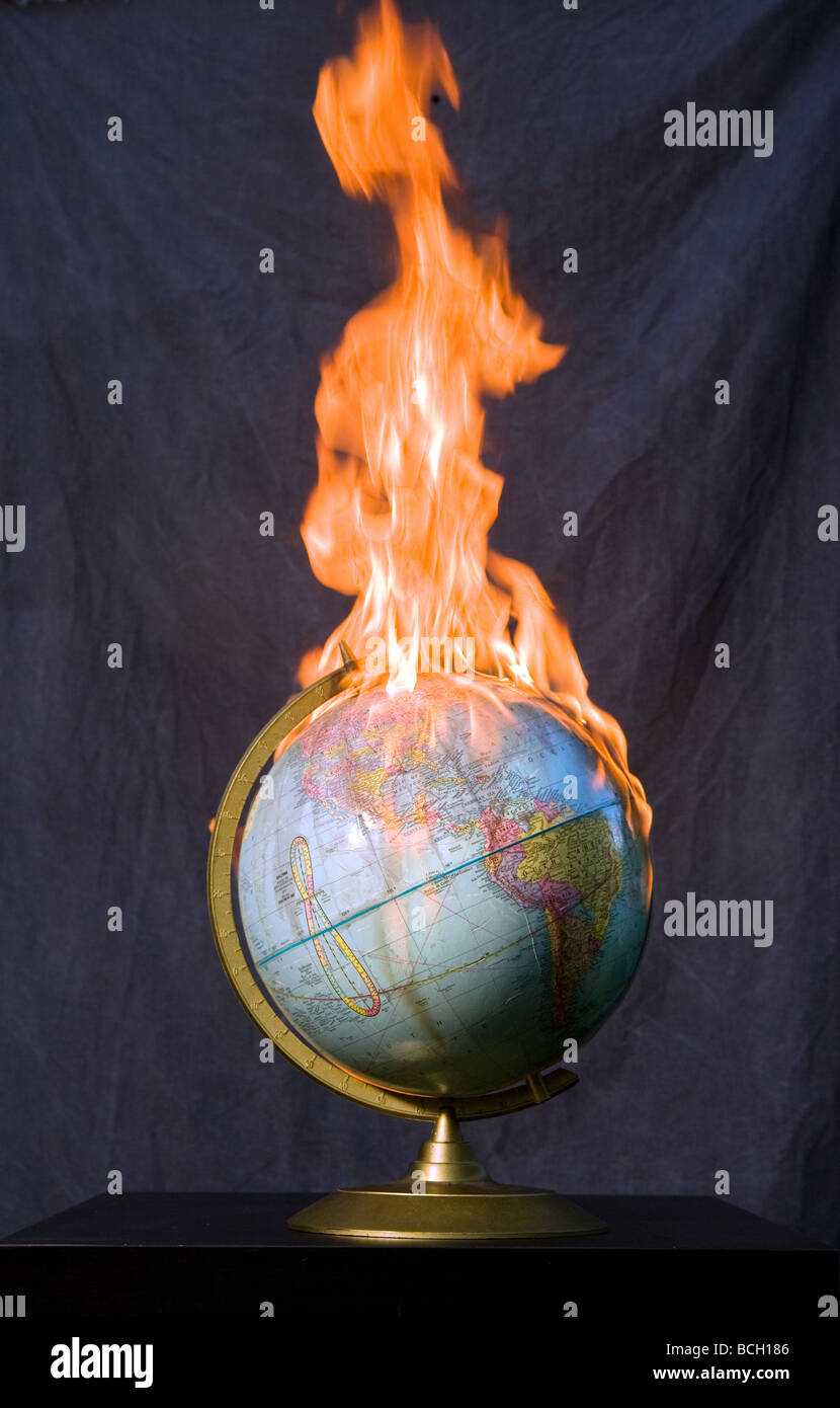 Un globo sul fuoco. Il riscaldamento globale. La guerra Foto Stock