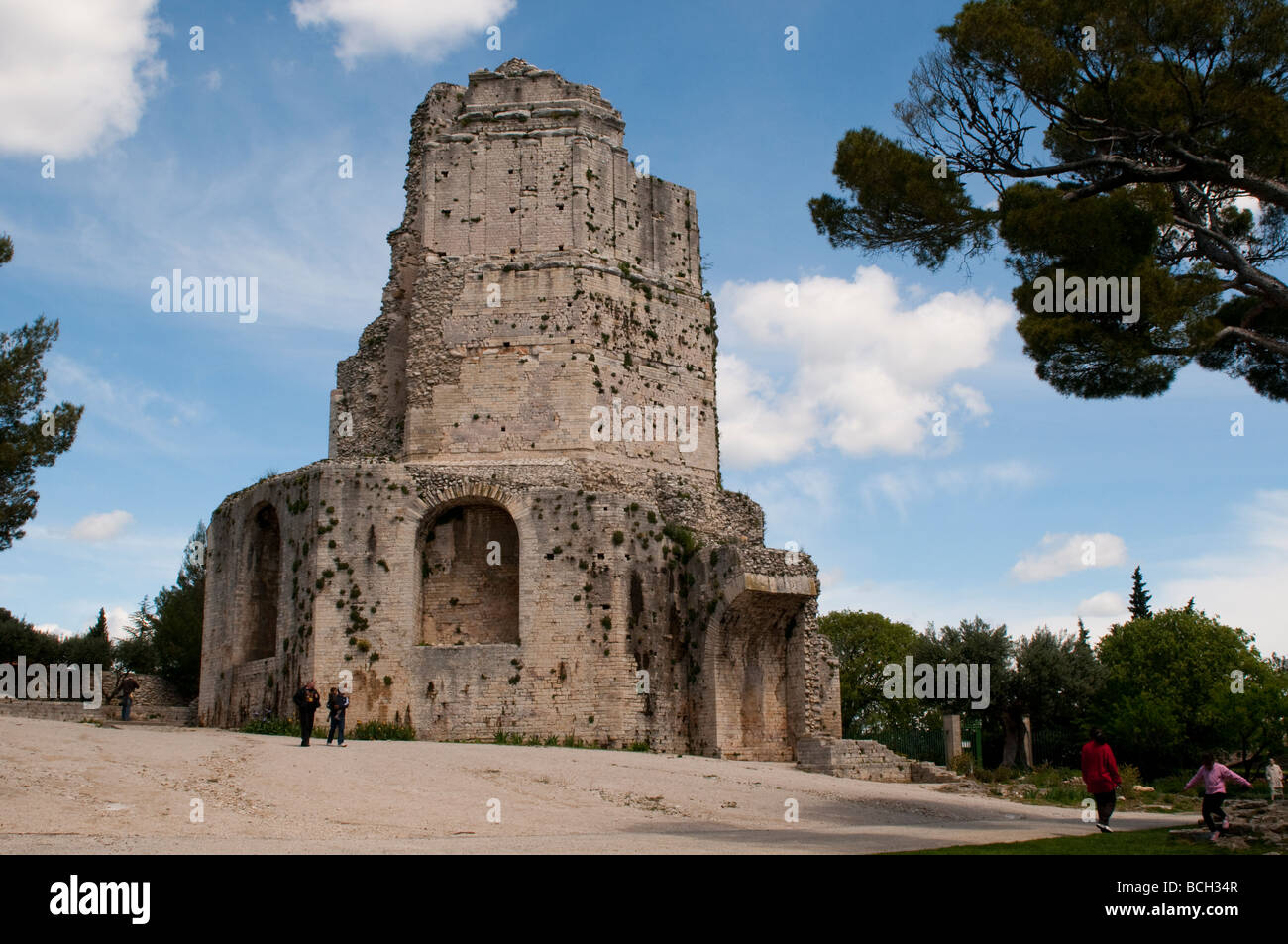 Tour Magne Jardin de la Fontaine Giardino Fontana Nimes Francia Foto Stock