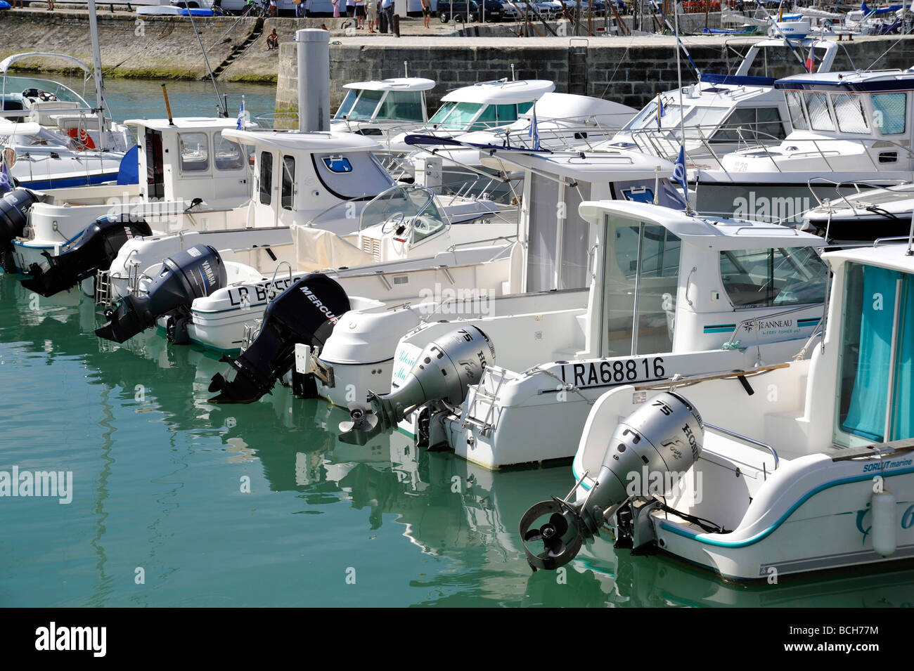 La scena del porto, lineup di barche e cabinati, Francia Foto Stock