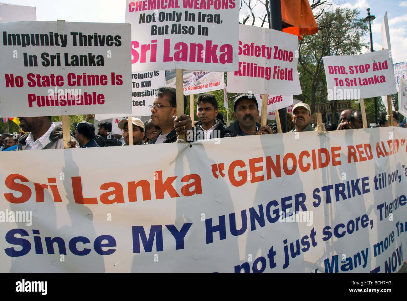 Popolo Tamil occupano Piazza del Parlamento a Londra per protestare contro il genocidio dal governo dello Sri Lanka Aprile 2009 Foto Stock