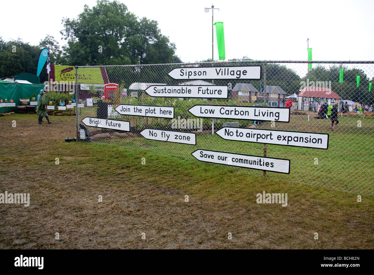 Segni ambientali al Glastonbury festival 2009 Somerset Inghilterra Foto Stock