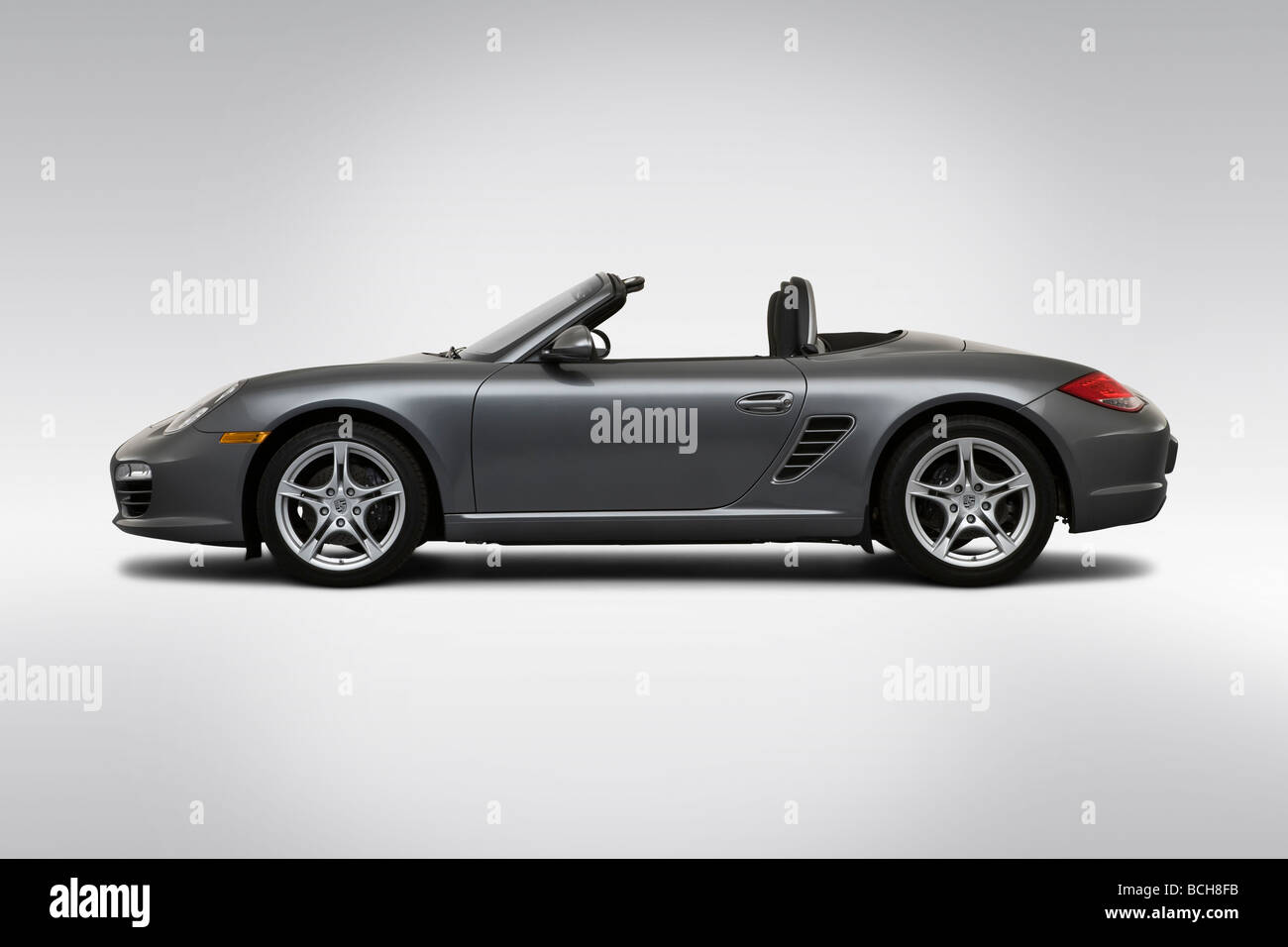 2009 Porsche Boxster in grigio - Driver Profilo laterale Foto Stock