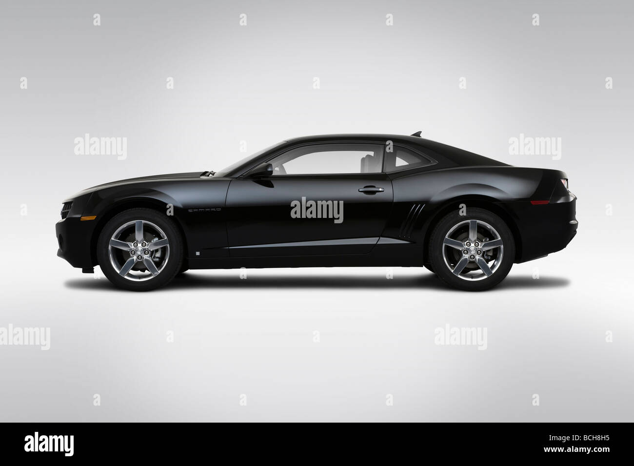 2010 Chevrolet Camaro 1LT in nero - Driver Profilo laterale Foto Stock