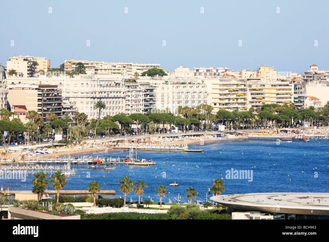 Dal vecchio porto e dal Palais de Festival luogo per il Festival del Cinema di Cannes Foto Stock