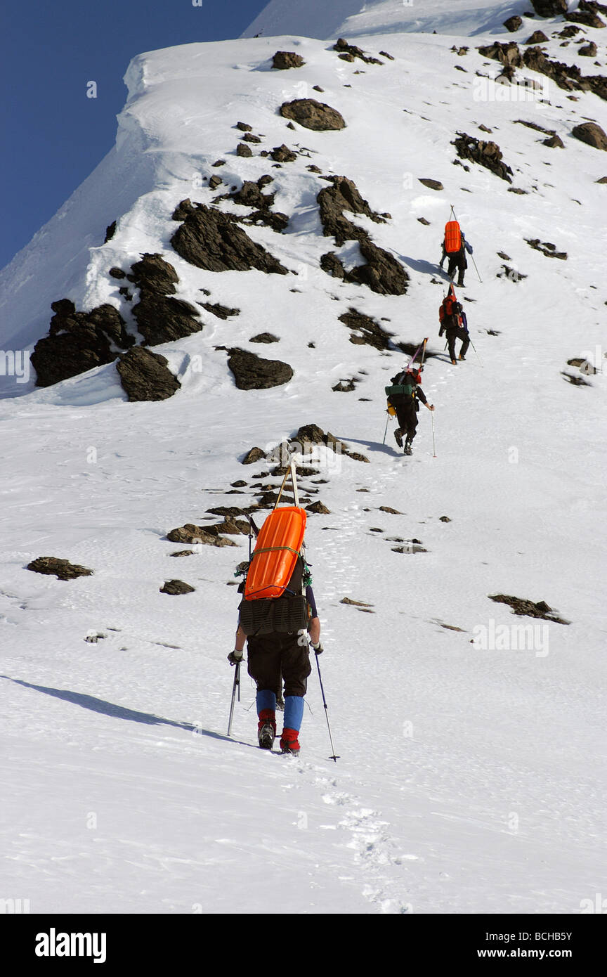 Alpinista gruppo ascende Capra Mtn Chugach Mtns SC AK MOLLA Foto Stock