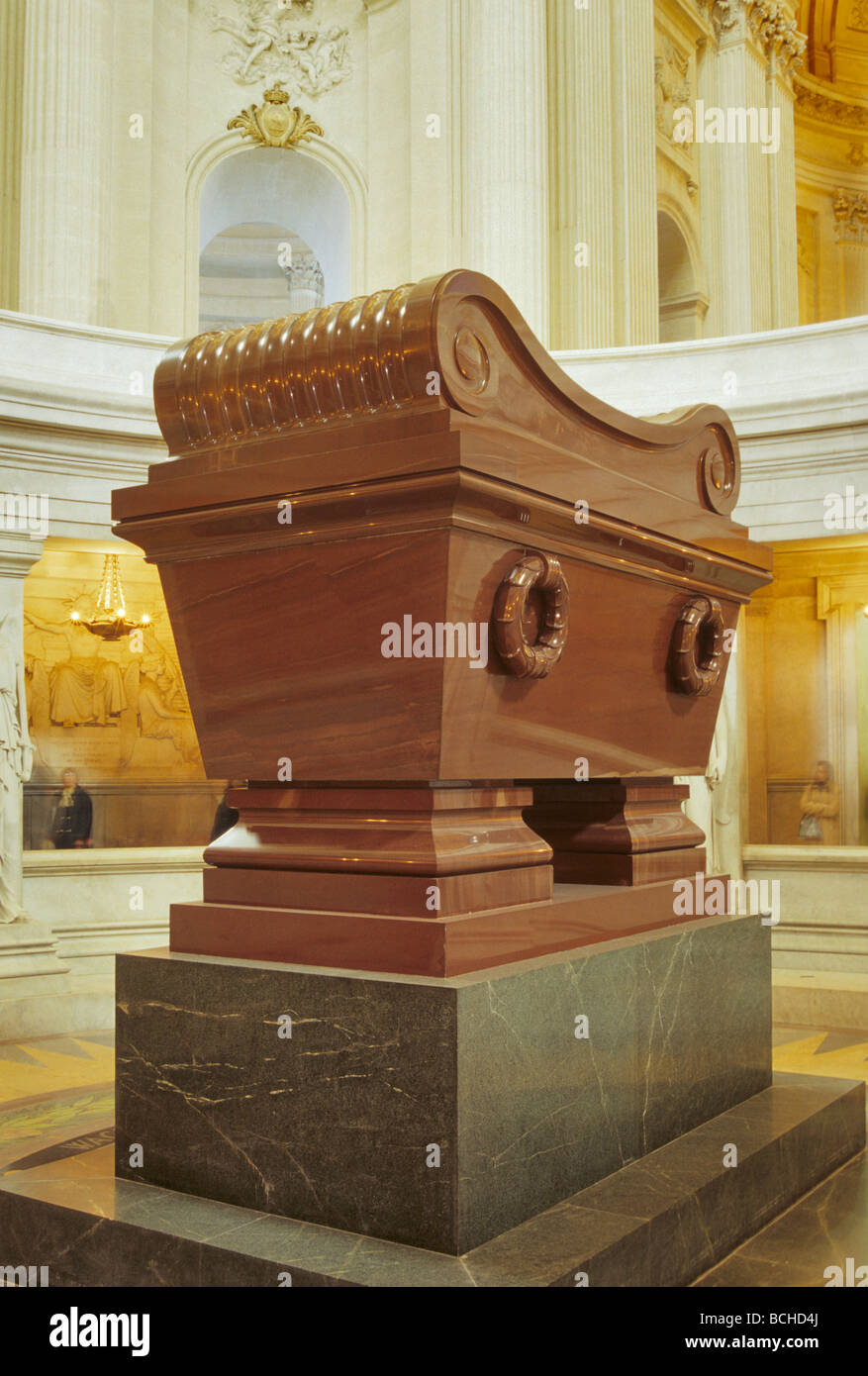 Tomba di Napoleone a cupola chiesa in Parigi Francia Foto stock Alamy