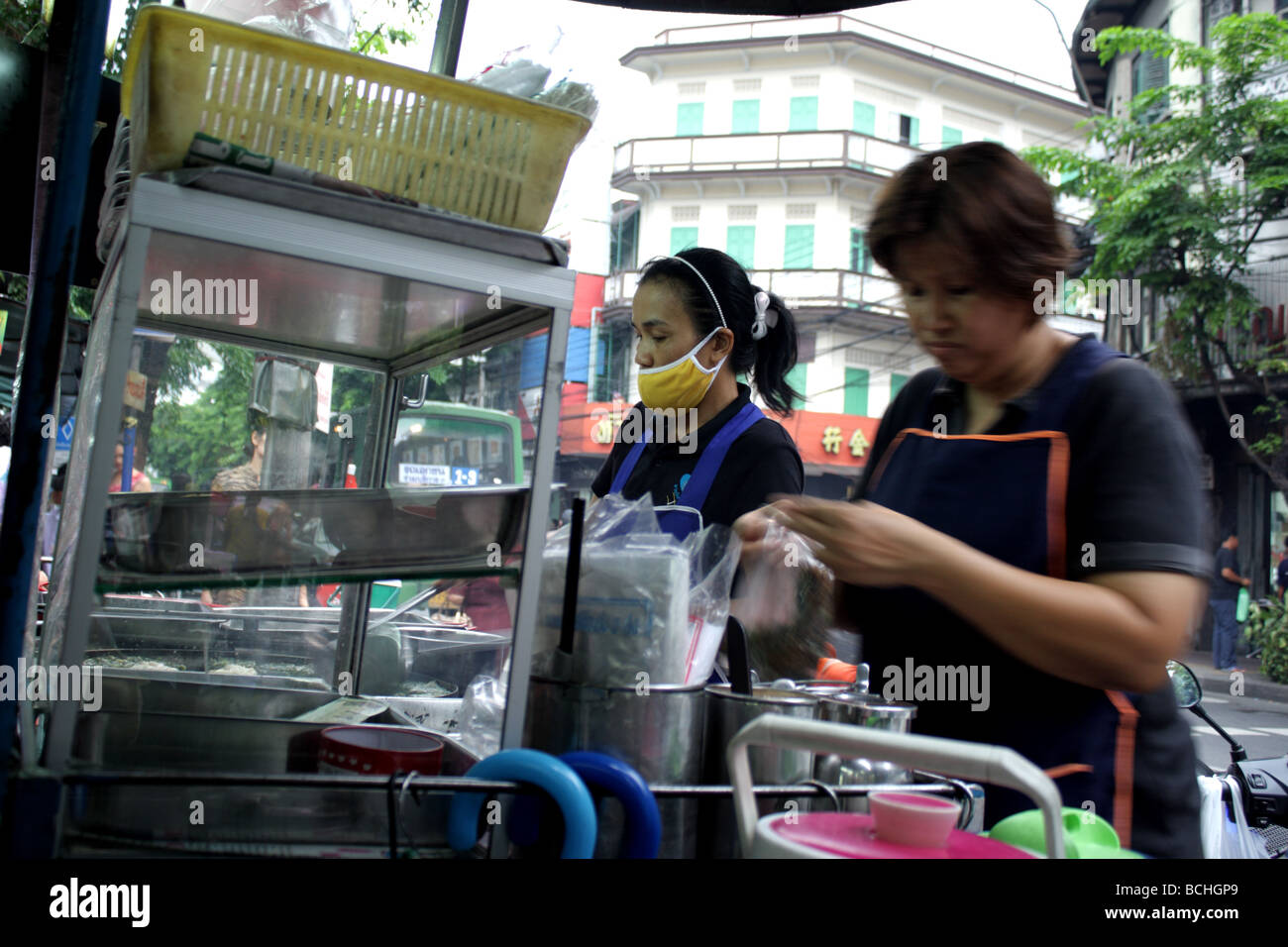 Cibo di strada in stallo Bangkok , Thailandia Foto Stock