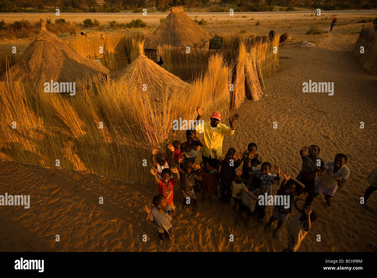 Inabitants del Caprivi Strip area appena vicino al confine Angola, Namibia Foto Stock