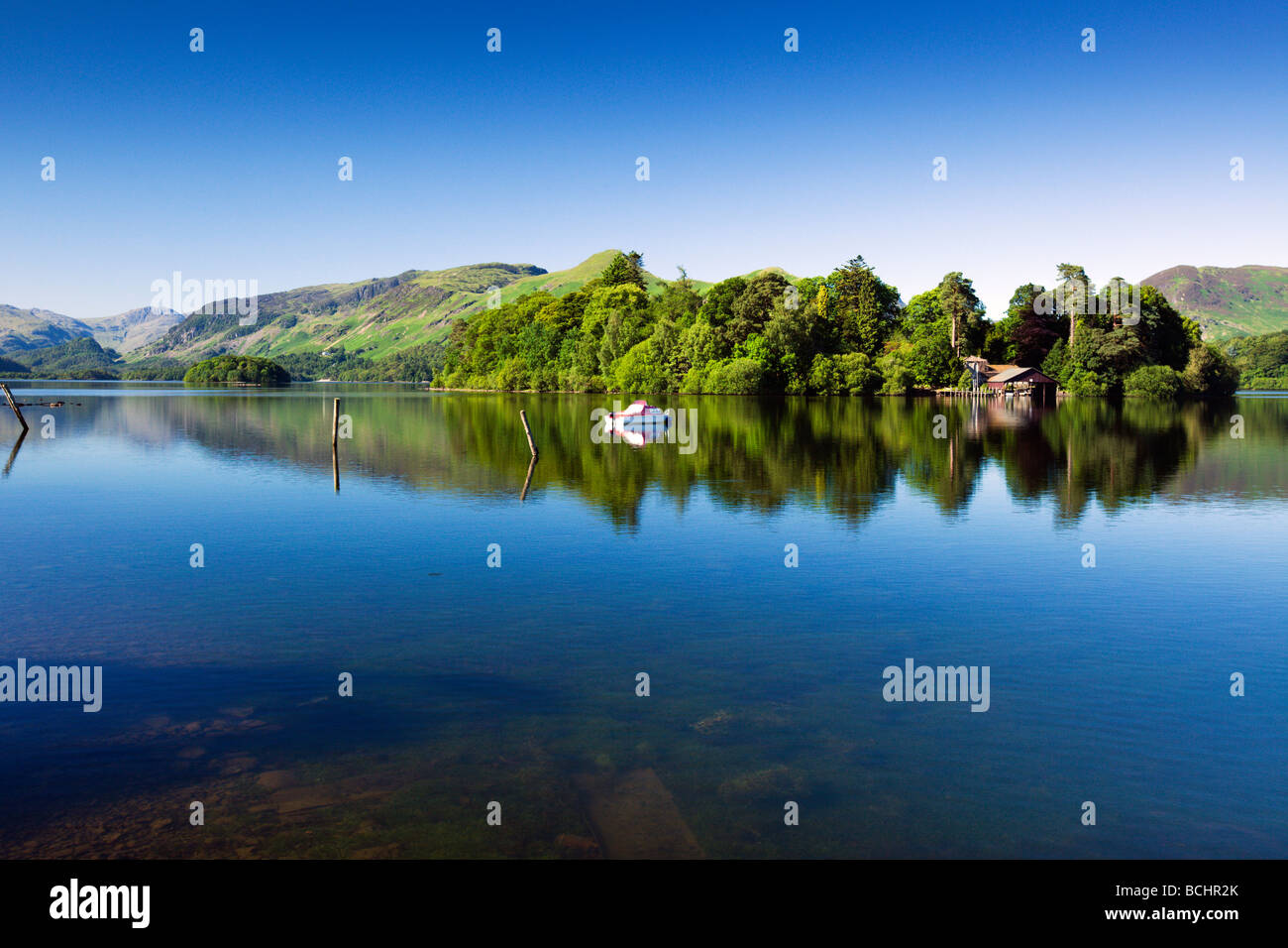 "L'acqua erwent' e 'Derwent Island' con Catbells in distanza, The Borrowdale Valley " Il Lake District' Cumbria Inghilterra England Regno Unito Foto Stock