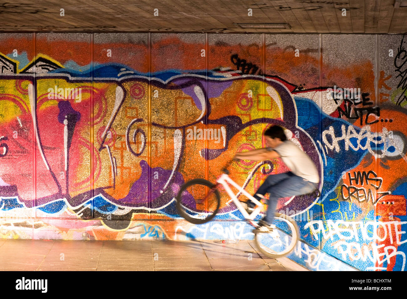 Graffiti su un muro Southbank London Regno Unito Foto Stock