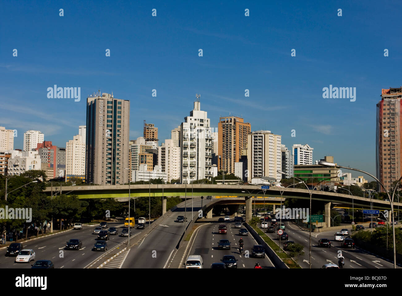 Sistema di strada vicino al parco di Ibirapuera Foto Stock