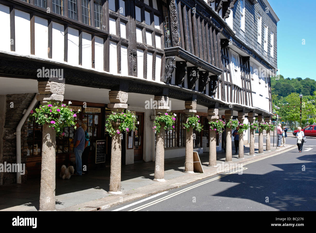 La storica butterwalk edificio Tudor in Dartmouth,devon, Regno Unito Foto Stock