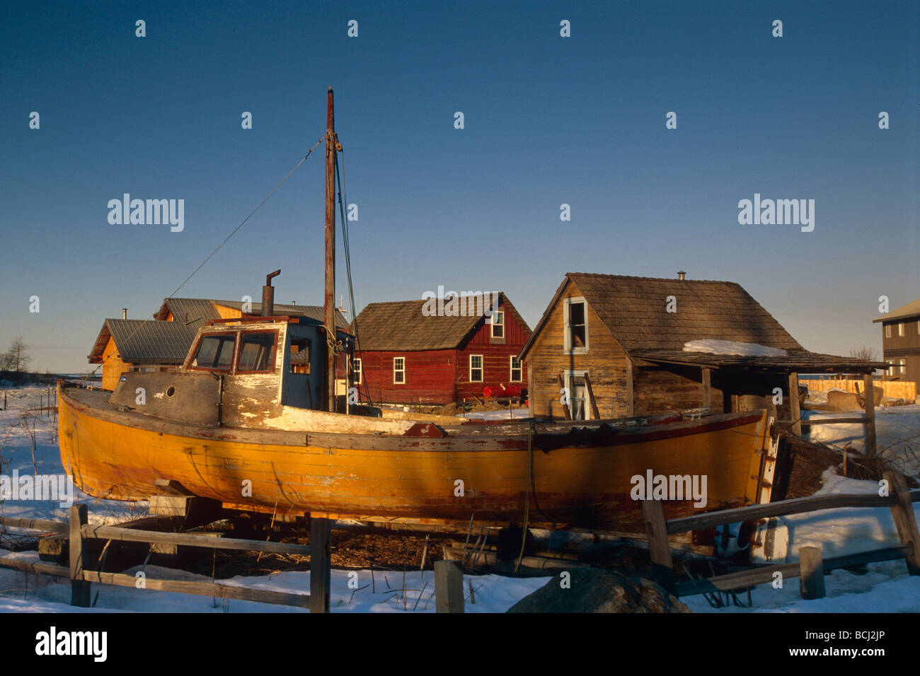 Vecchia barca da pesca in Ninilchik KP Alaska inverno Foto Stock