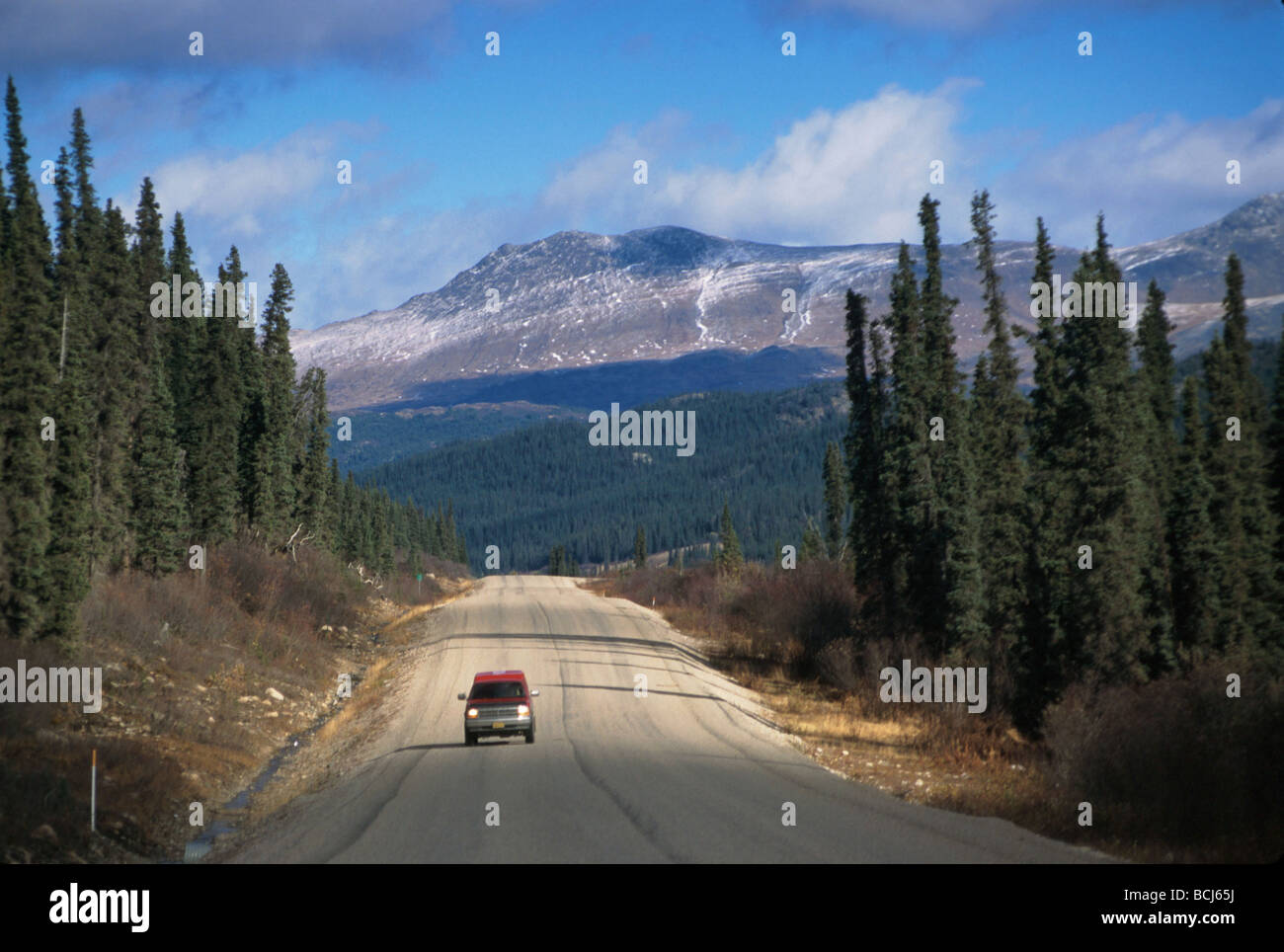 Cassiar Hwy Deese lago della Columbia britannica in Canada carrello rientrano Scenic Mtn Foto Stock