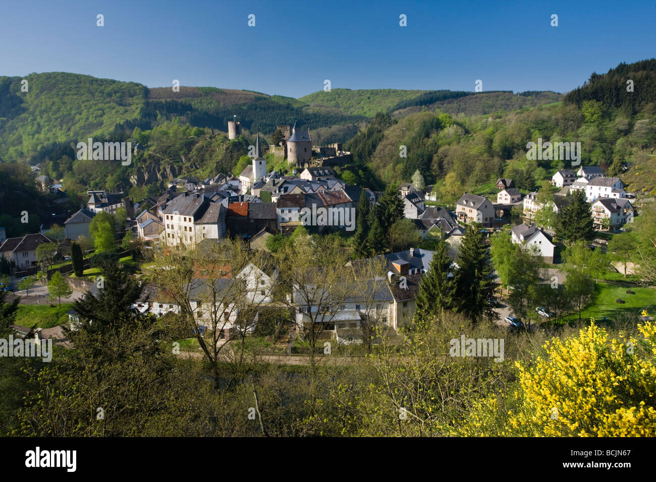 Lussemburgo, assicurarsi River Valley, Esch-sur-sicuro, vista città Foto Stock
