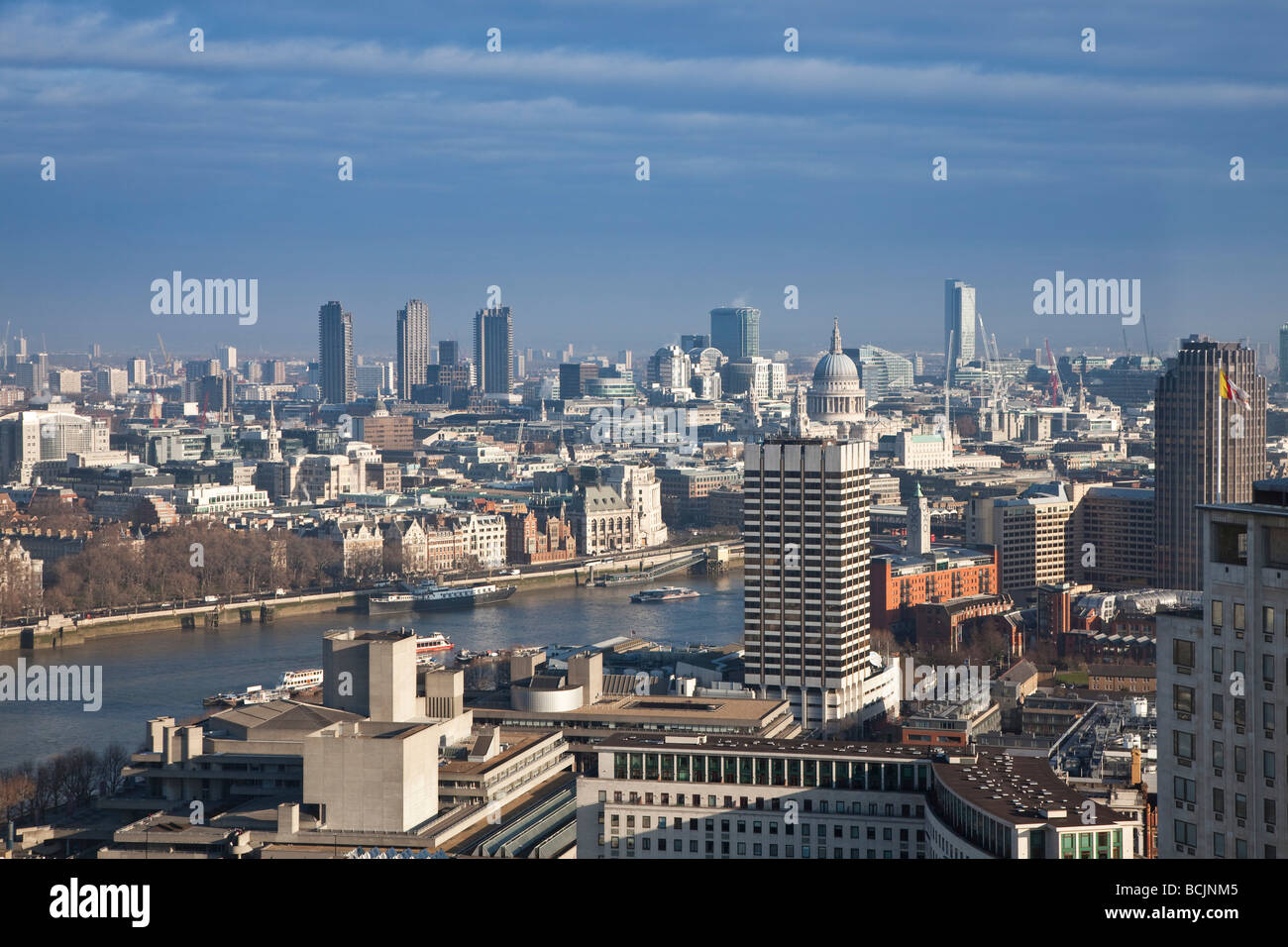 Vista su South Bank e la City of London, Londra, Inghilterra Foto Stock