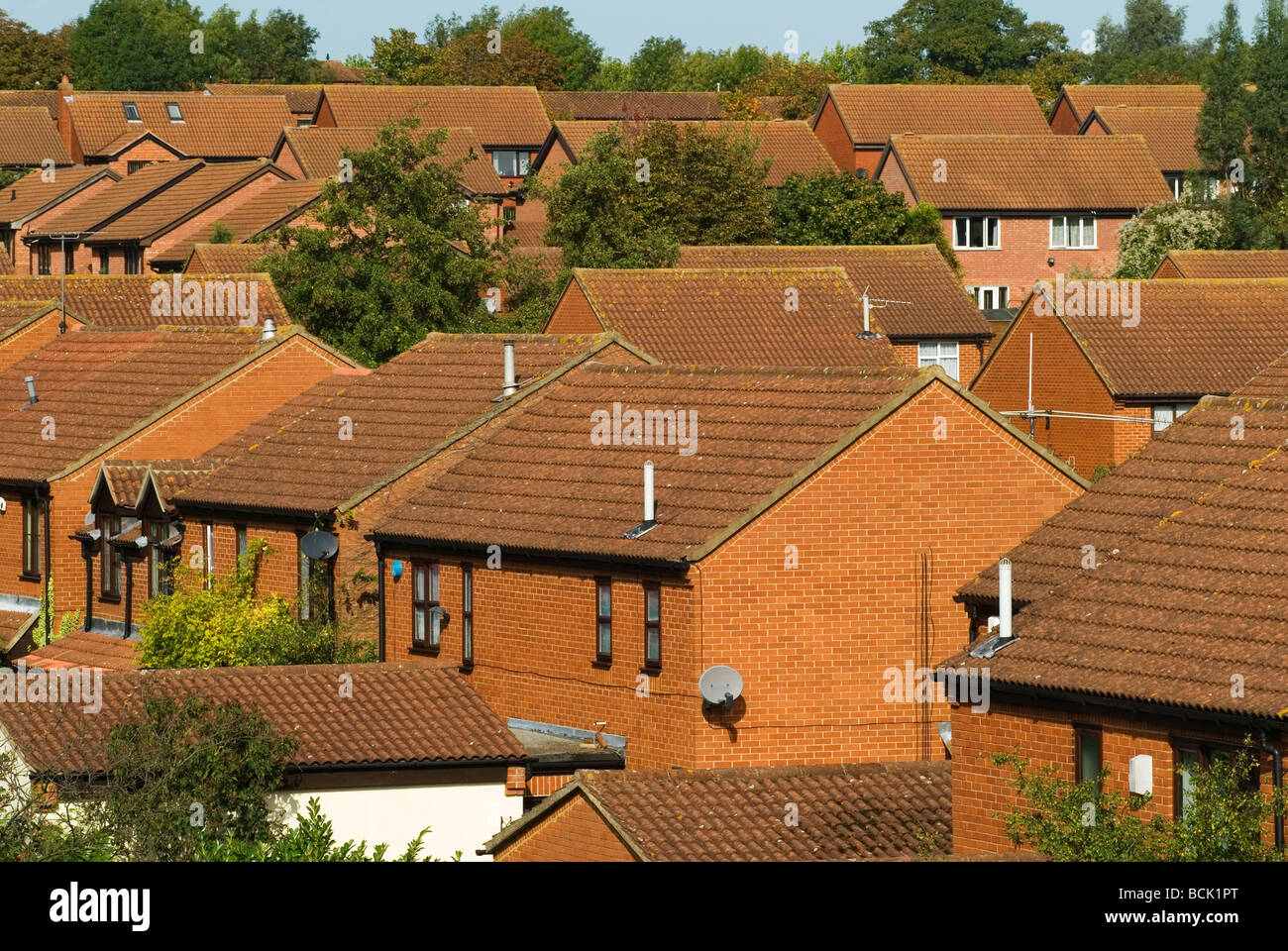 Milton Keynes nuova città che ospita la tenuta tradizionale moderna in mattoni rossi Buckinghamshire Bucks Inghilterra anni '2006 2000 UK HOMER SYKES Foto Stock