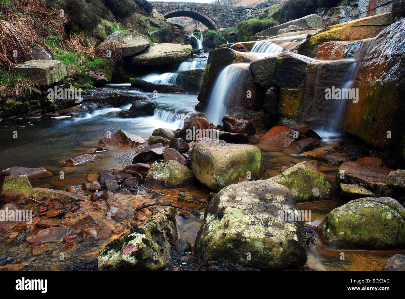 Packhorse Bridge è un punto molto pittoresco su Ax Edge Moor, dove le contee di Cheshire, Derbyshire e Staffordshire si incontrano in Inghilterra Regno Unito Foto Stock