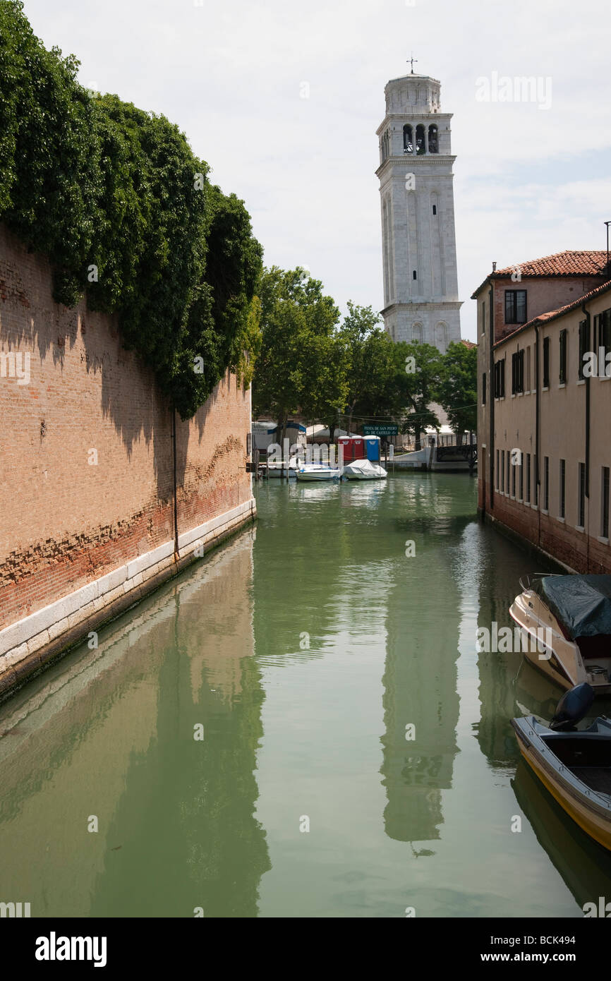 Venezia - Arsenale campanile pendente di San Pietro del Castello Foto Stock