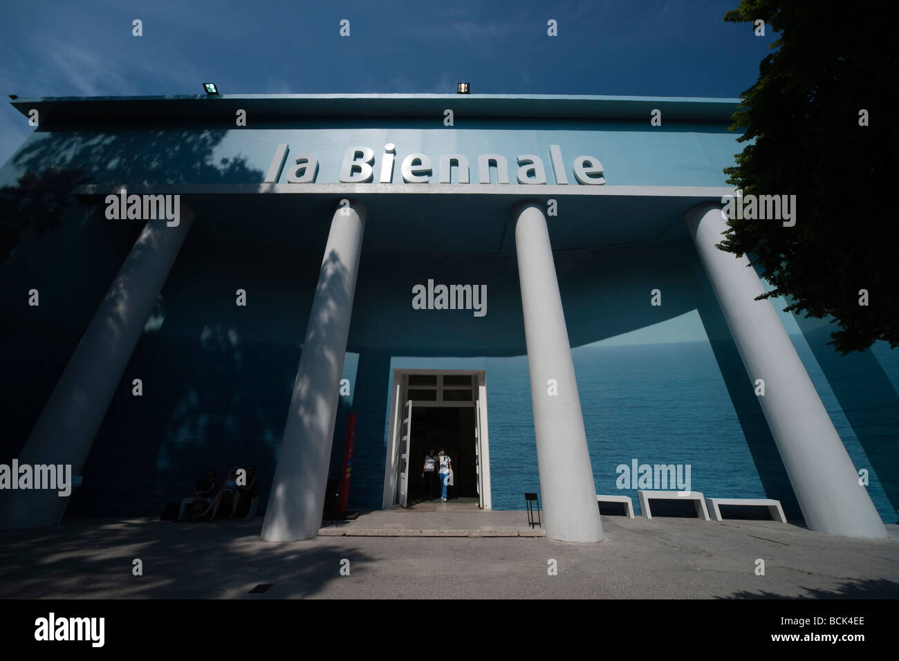 Venezia - La Biennale nei giardini e Padiglioni ai Giardini il padiglione principale Foto Stock