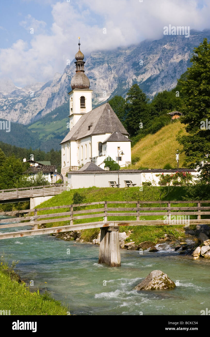 Vista panoramica della famosa chiesetta di Ramsau in Baviera Germania Foto Stock