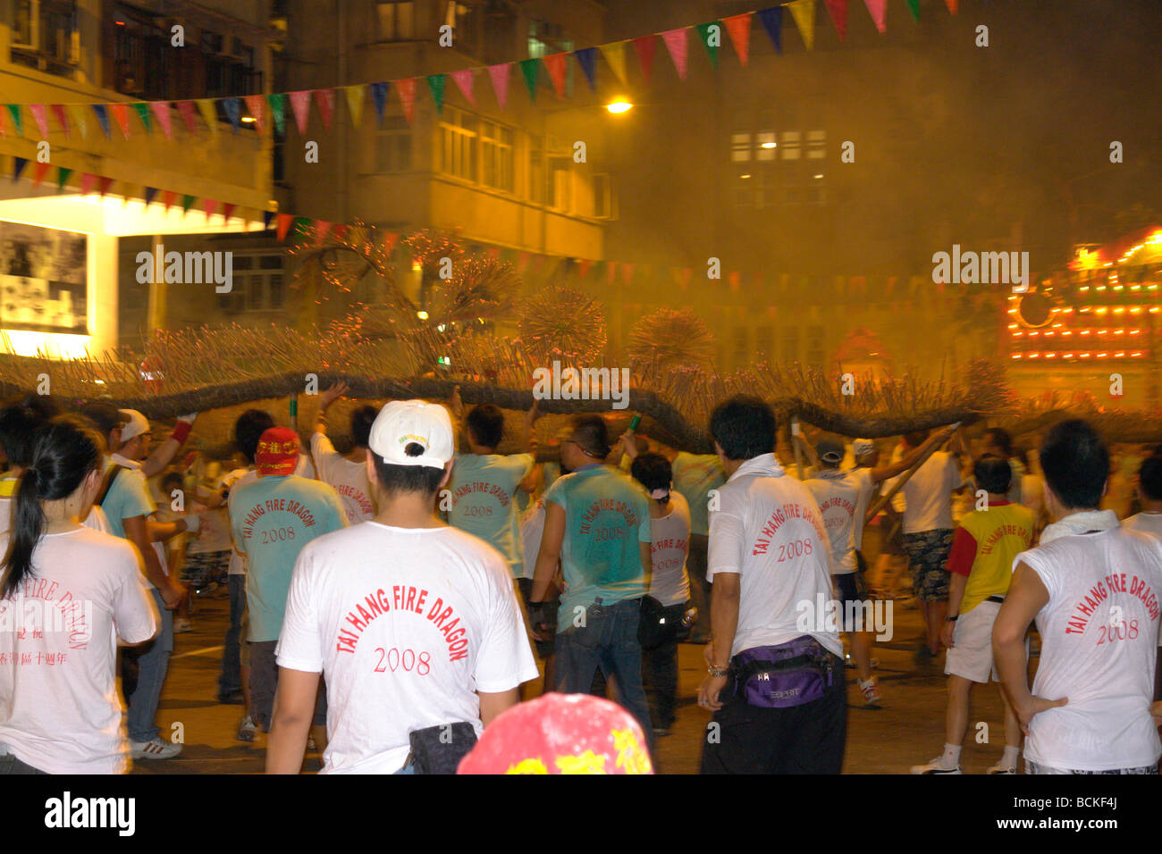 Cina Hong Kong Causeway Bay Tai Hang village Fire dragon dance su Mid-Autumn Festival o la festa della luna Foto Stock