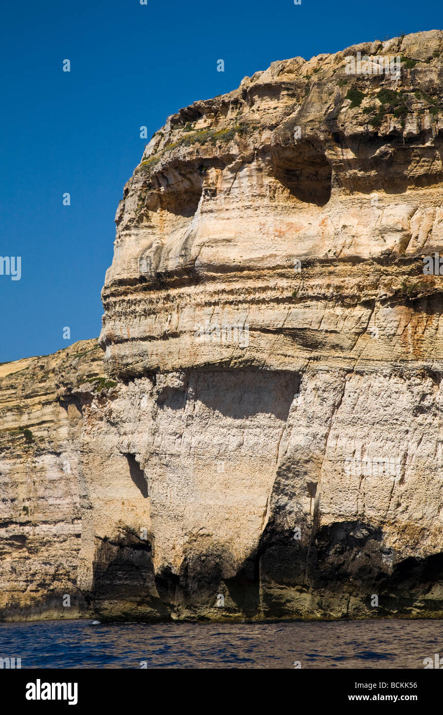 Cranio rock nella scogliera di Il-Qawra, Gozo, Malta, UE. Foto Stock