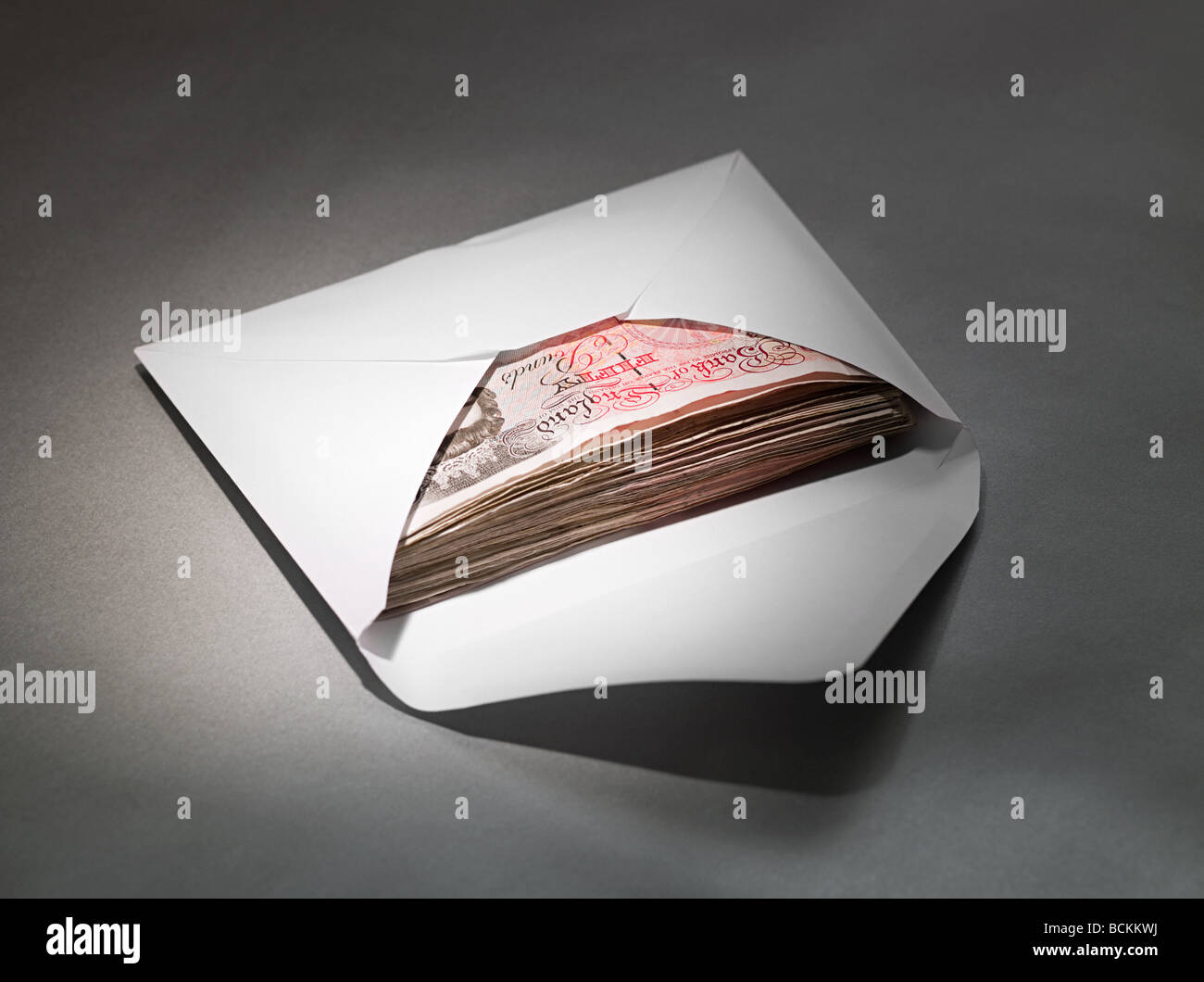 Cinquanta pound note in una busta Foto Stock